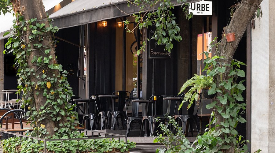 Café em cafeteria no bairro da Consolação, rotina urbana de São Paulo